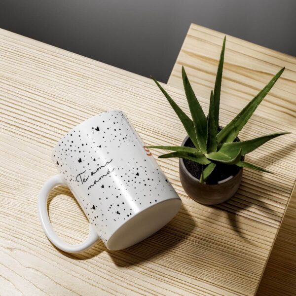 Taza personalizada para mamá con mensaje positivo y elegante