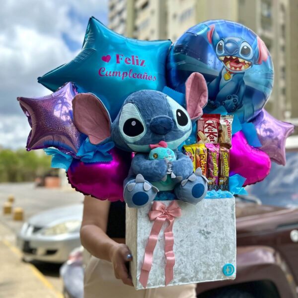 Regalo infantil con peluche Stitch, globos metálicos y dulces